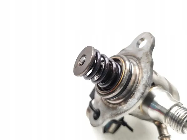 Skoda Octavia högtrycksbränslepump OEM 05E127027 image 5
