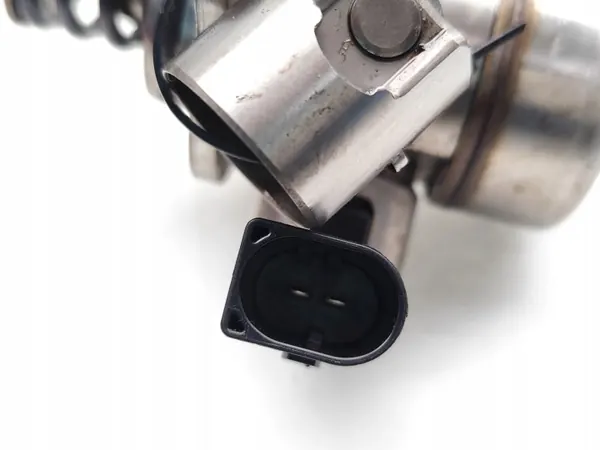 Skoda Octavia högtrycksbränslepump OEM 05E127027 image 6