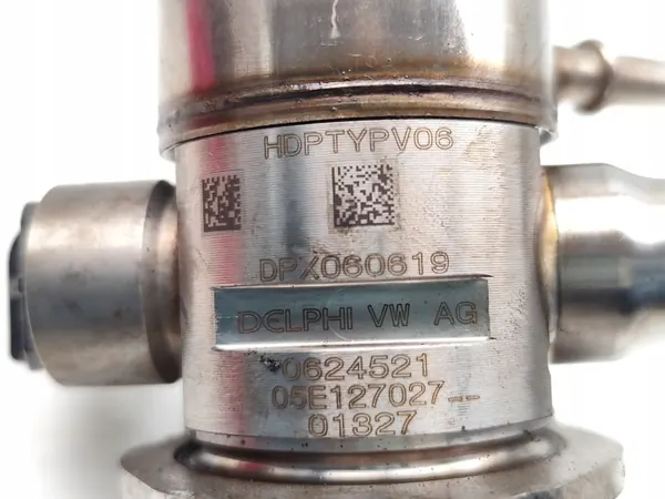 Skoda Octavia högtrycksbränslepump OEM 05E127027 image 7