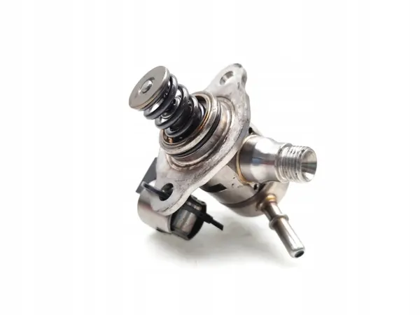 Skoda Octavia högtrycksbränslepump OEM 05E127027 image 9