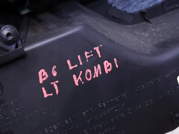 Linke Hintertürverkleidung VW Passat B6 Kombi image 2