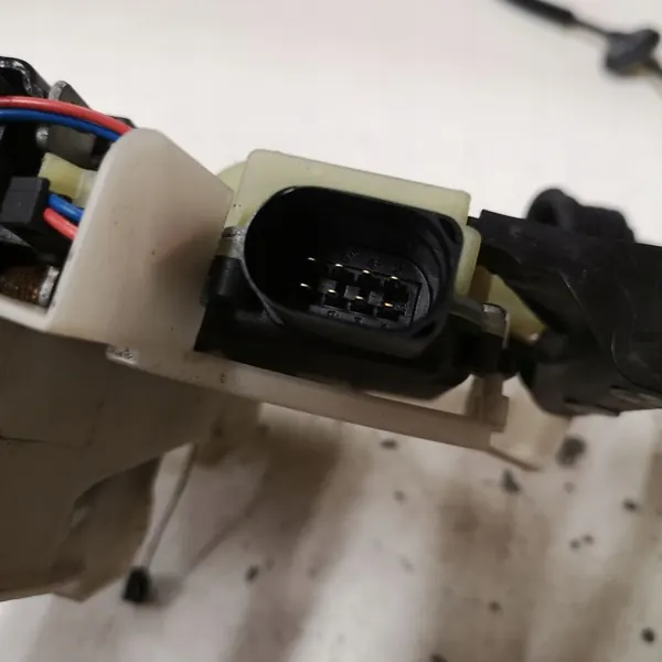 Linke Vordertürschloss SKODA SUPERB I 3B0837 image 2