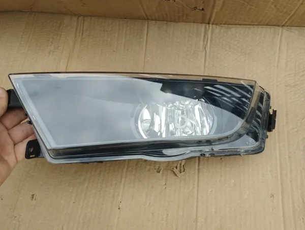 Farol Halógeno Esquerdo Skoda Octavia III OEM 5E0941701E image 4