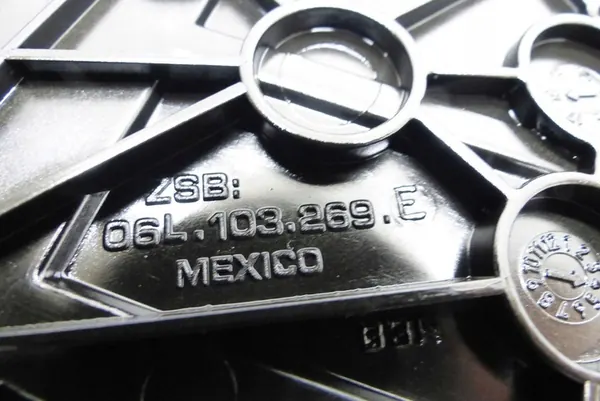 AUDI SEAT SKODA VW TIGUAN 2.0 TSI TFSI Täckning 06L103269E image 5