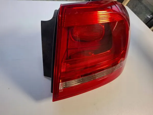 VW Touareg II Luz Trasera Derecha 7P6945096F image 2