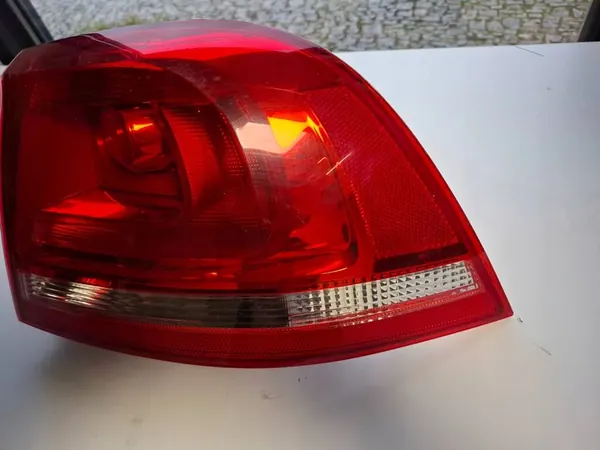 VW Touareg II Luz Trasera Derecha 7P6945096F image 3