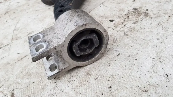 Braccio di Controllo Anteriore Inferiore Destro Opel Corsa K 15- OEM 39021473 image 3