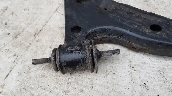 Braccio di Controllo Anteriore Inferiore Destro Opel Corsa K 15- OEM 39021473 image 4