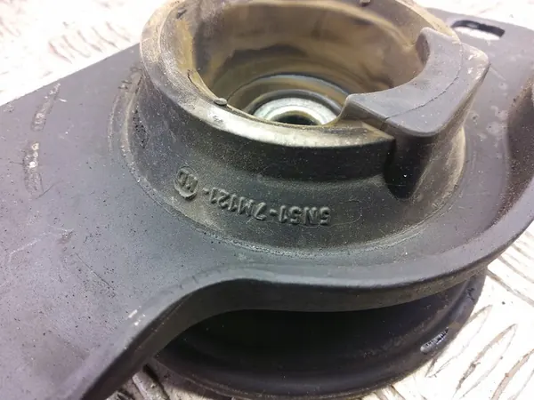 Ford Kuga II 2016 Left Engine Mount Bracket image 5