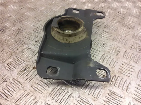 Ford Kuga II 2016 Left Engine Mount Bracket image 7