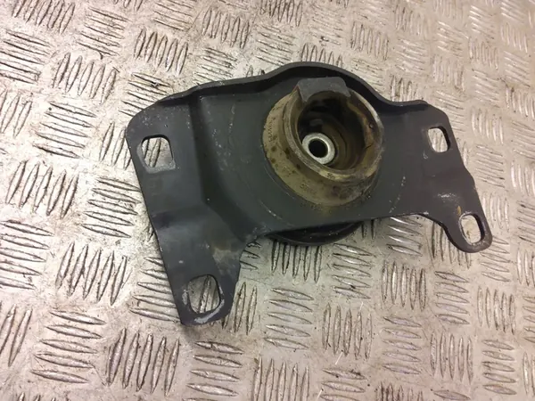 Ford Kuga II 2016 Left Engine Mount Bracket image 8