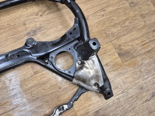 BMW Voorophangingbalk OEM 6872118 - Gebruikt image 10