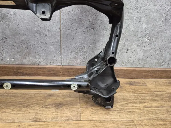 BMW Voorophangingbalk OEM 6872118 - Gebruikt image 3