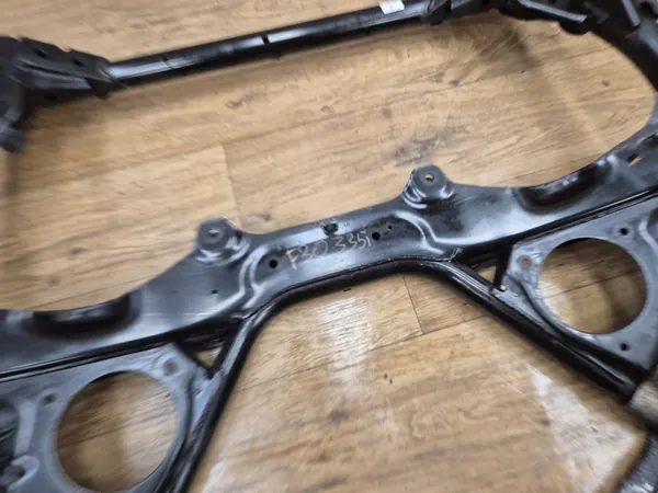 BMW Voorophangingbalk OEM 6872118 - Gebruikt image 6