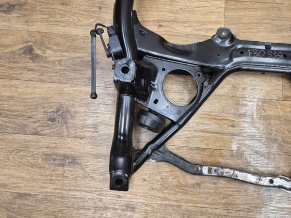 BMW Voorophangingbalk OEM 6872118 - Gebruikt image 9