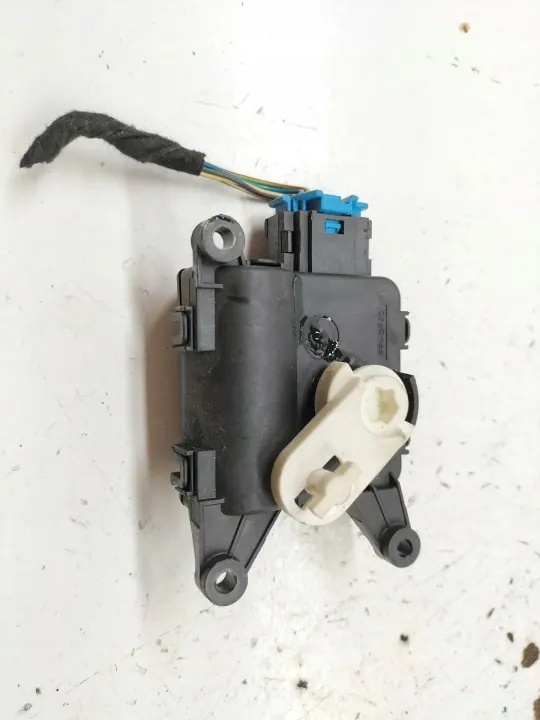 Motor de aquecimento OEM 561907511D para VW Passat B8 image 3