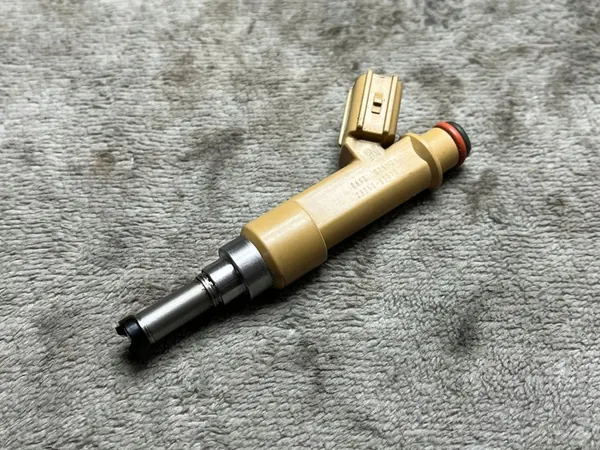 Toyota Prius (XW30) 2012 Polttoaineen ruisku 2325037010 image 2