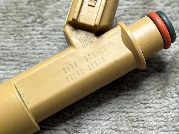 Toyota Prius (XW30) 2012 Polttoaineen ruisku 2325037010 image 3