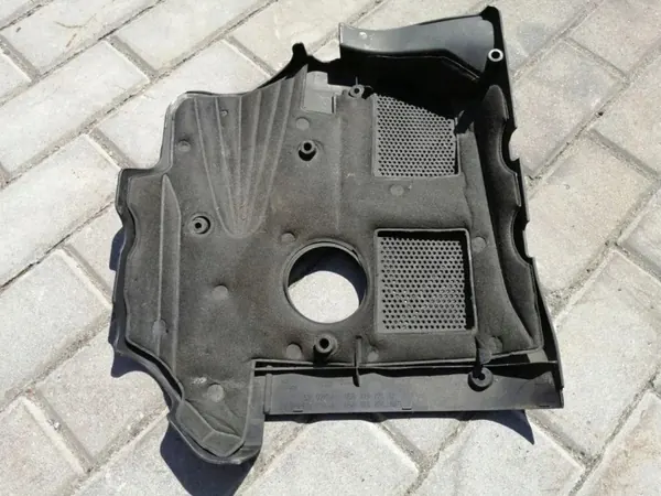 Couvercle Moteur OEM 058103724Q pour Audi A4 B5 1.8 5V image 3