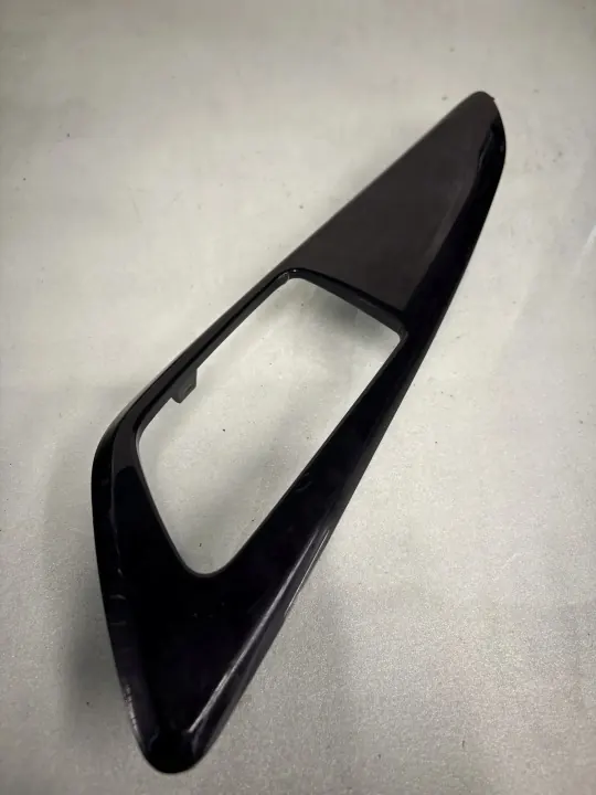 Piezas de puerta Mitsubishi OEM 7221C837 - Usadas image 2