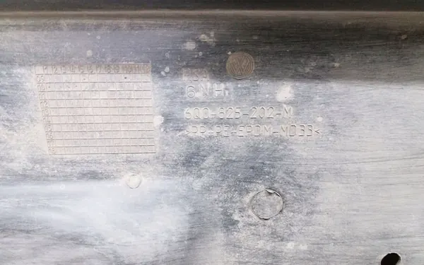 Volkswagen Polo V 6R 2012 Underredskydd Höger image 3