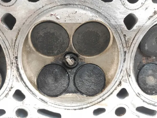 Cabeça de Cilindros OEM L30610090J para Mazda 5 2.0L image 10