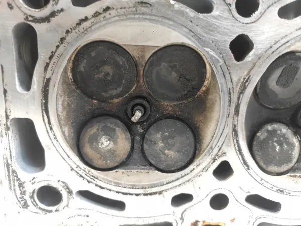 Cabeça de Cilindros OEM L30610090J para Mazda 5 2.0L image 8
