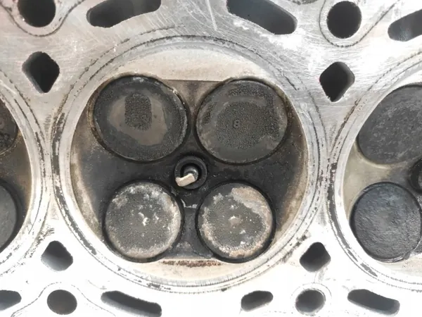 Cabeça de Cilindros OEM L30610090J para Mazda 5 2.0L image 9
