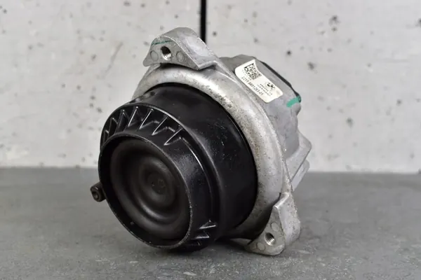 BMW M5 F10 M6 F06 F13 Moottorin Tuki Vasen 6851263 image 5