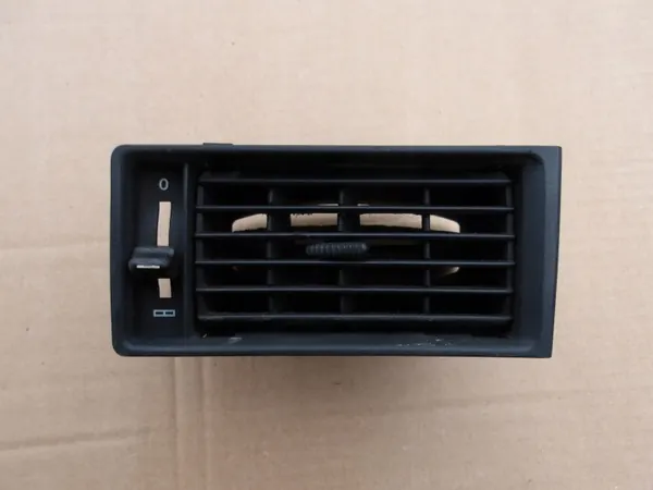 Grille d'aération latérale droite OEM SDV08778 Mercedes image 2