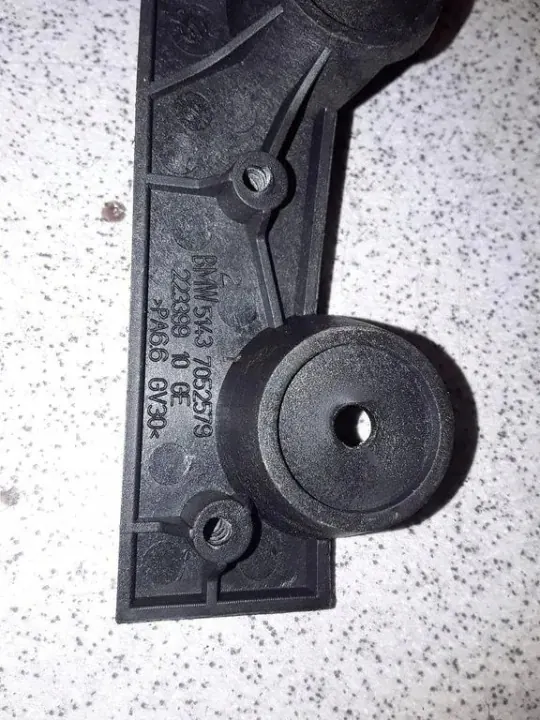 BMW Konepellin avauskahva OEM 51437052579 - E61 image 3