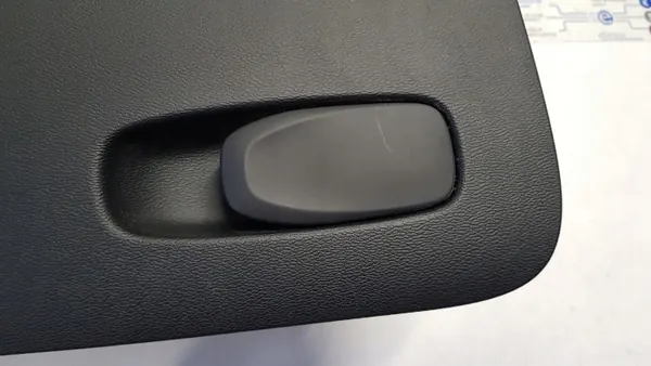 Guardaobjetos pasajero Volvo XC40 OEM 31477549 image 4