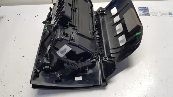 Guardaobjetos pasajero Volvo XC40 OEM 31477549 image 7
