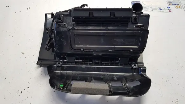 Guardaobjetos pasajero Volvo XC40 OEM 31477549 image 8