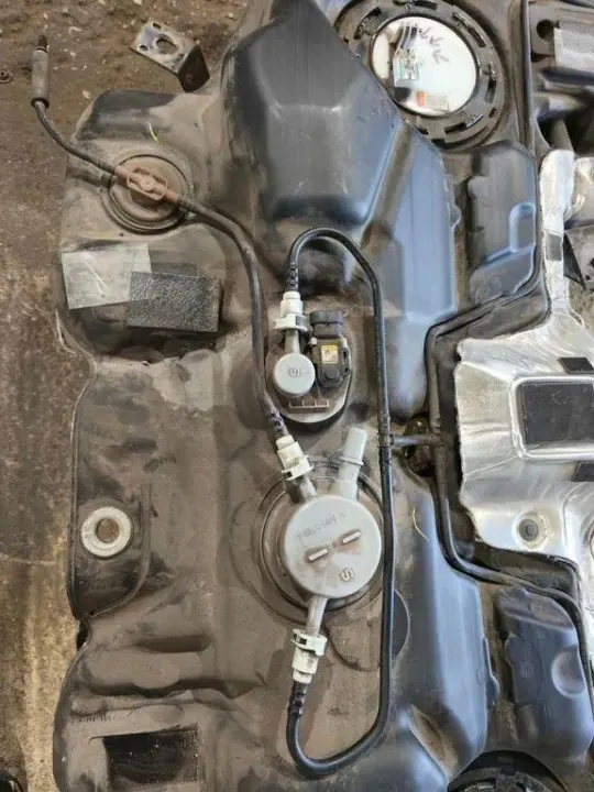 Jeep Grand Cherokee polttoainesäiliö OEM 04578786AI image 3