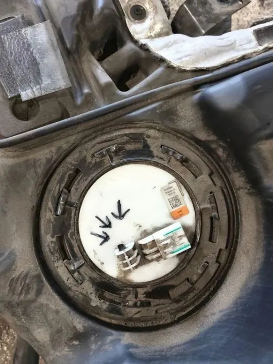 Jeep Grand Cherokee polttoainesäiliö OEM 04578786AI image 5