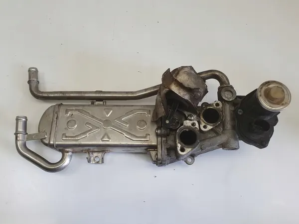 VW Caddy III 1.6 TDI EGR Venttiili Pakokaasujäähdytin OEM 03L131512AP image 7