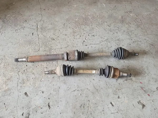 Demi-arbre gauche droit Ford Fiesta MK7 1.6 image 4