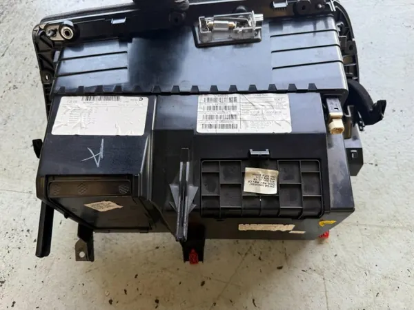 BMW X3 F25 Passagiersconsolebakje OEM 9210486 image 4