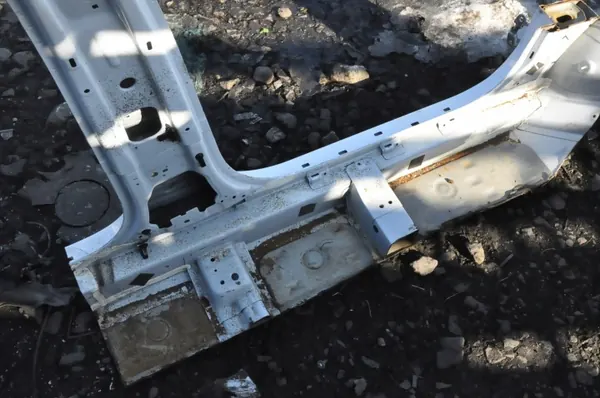 Kia X-Ceed linker dorpelpaal OEM 273497 image 3