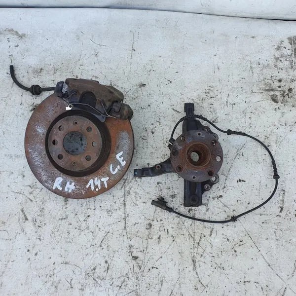 OEM 13388768 Etuojan oikea jousituskiinnike Opel Corsa E image 2