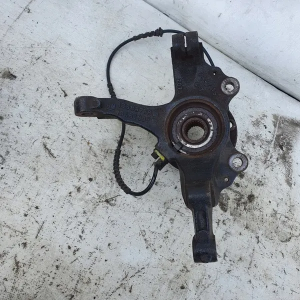 OEM 13388768 Etuojan oikea jousituskiinnike Opel Corsa E image 3