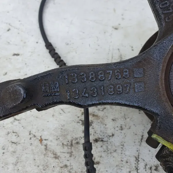 OEM 13388768 Etuojan oikea jousituskiinnike Opel Corsa E image 5