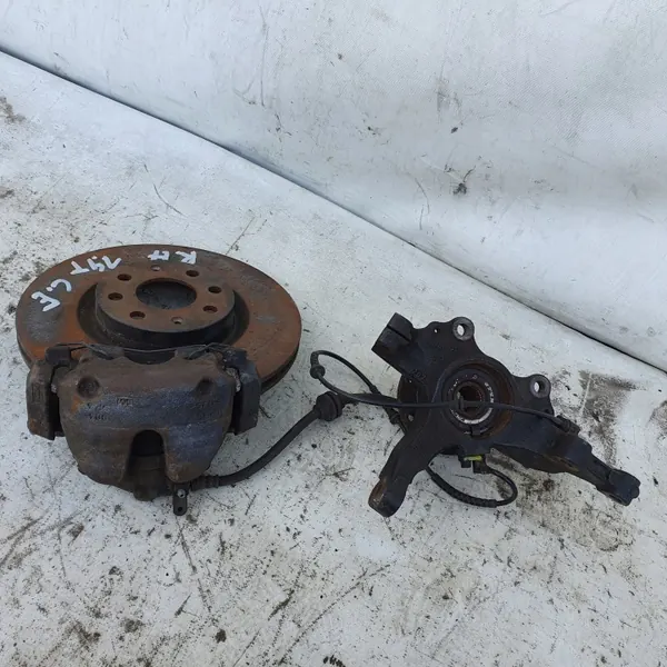 OEM 13388768 Etuojan oikea jousituskiinnike Opel Corsa E image 6