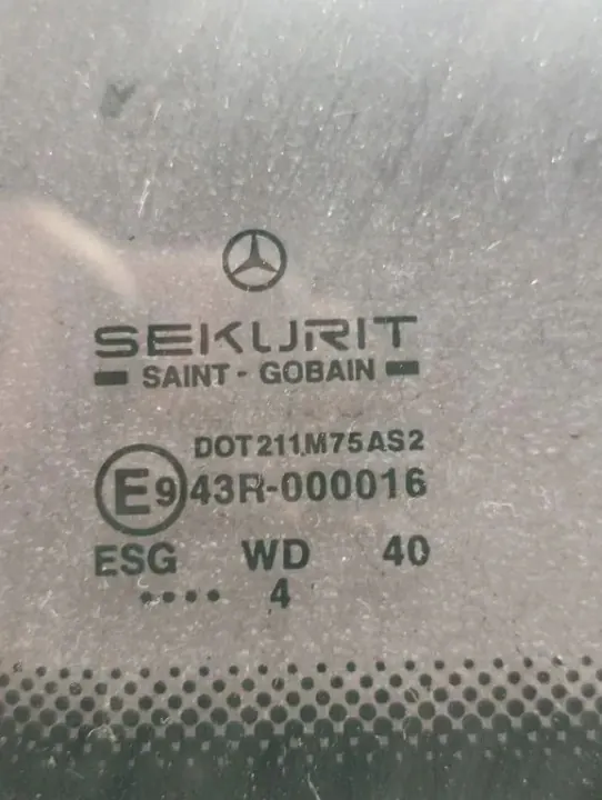 Gebruikt linker achterruit OEM DOT211M75AS2 Mercedes image 4