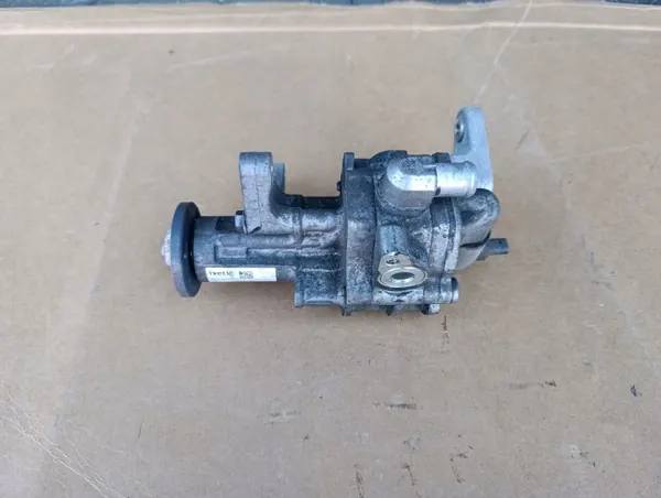 Pompe de direction assistée BMW X5 E70 3.0 D OEM 6796464 image 2