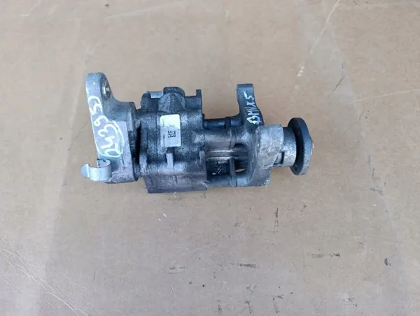 Pompe de direction assistée BMW X5 E70 3.0 D OEM 6796464 image 3