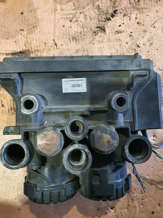 Válvula de travão OEM A0004297824 para Mercedes Actros MP4 image 2