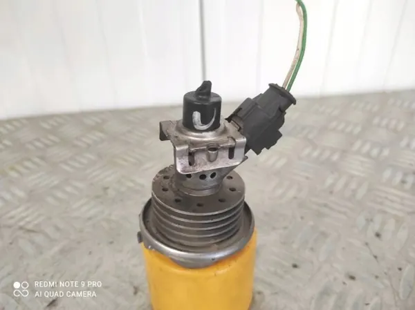 Inyector AdBlue Renault OE 208993839R - Usado image 3