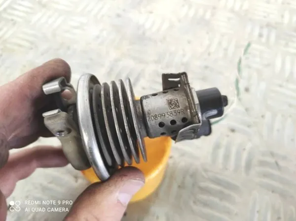 Inyector AdBlue Renault OE 208993839R - Usado image 9